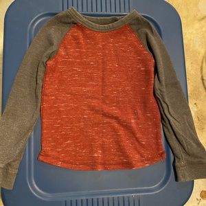 Red and gray static long sleeve tee